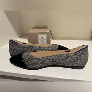 Point II Pebble Herringbone. Never Worn